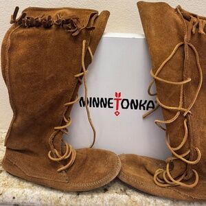 Minnetonka Lace Up